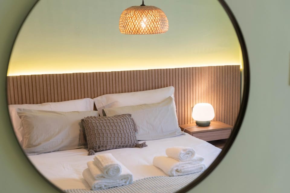 Bed, Photo of the whole room, Bedroom, towels