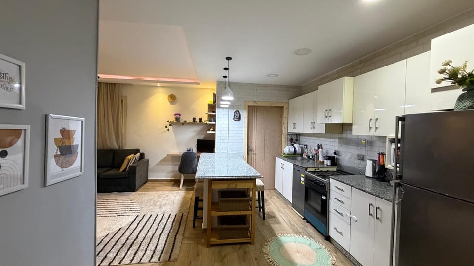 Coffee/tea facilities, Kitchen or kitchenette, Dining area, dishwasher, minibar, oven, stove