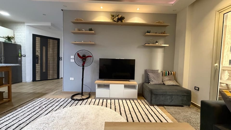 Communal lounge/ TV room, TV and multimedia, Living room, Seating area, Evening entertainment