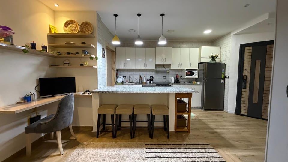 Kitchen or kitchenette, Dining area, dishwasher, minibar, oven, stove