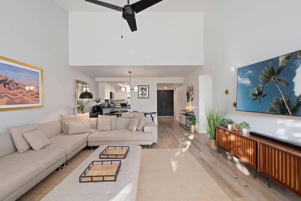 Contemporary Condo w Panoramic Views in Sunrise CC House in Rancho Mirage