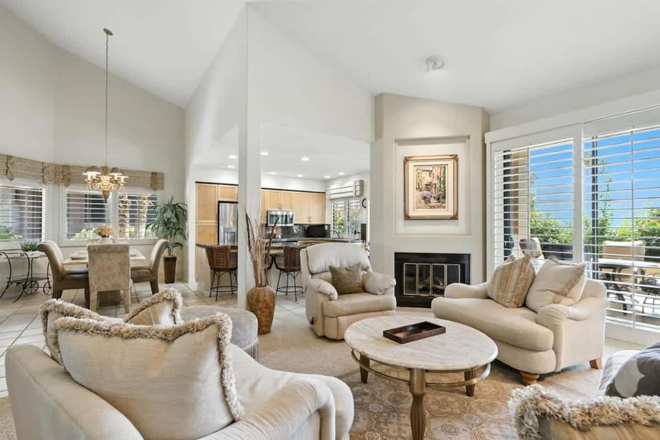 Palm Valley Condo Water & Mountain Views House in Palm Desert