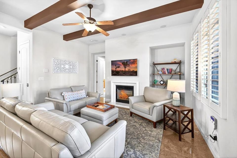 LV318 3BR-4BA Legacy Villa Paseo & Pool Oasis Apartment in Indian Wells