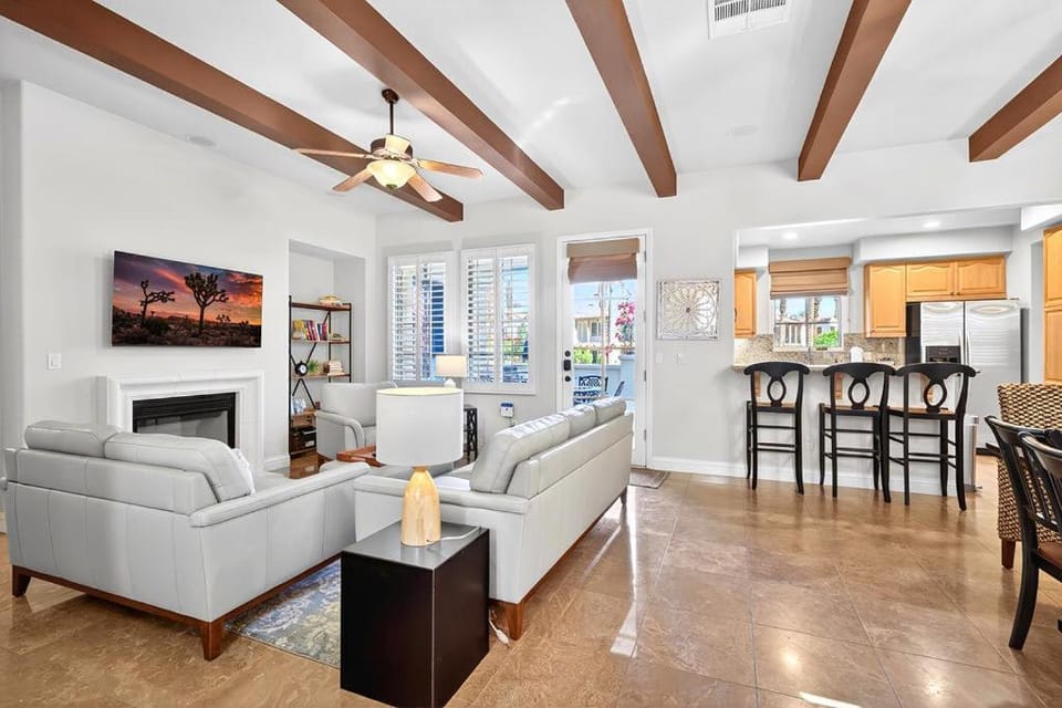 LV318 3BR-4BA Legacy Villa Paseo & Pool Oasis Apartment in Indian Wells