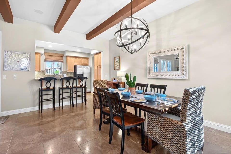 LV318 3BR-4BA Legacy Villa Paseo & Pool Oasis Apartment in Indian Wells