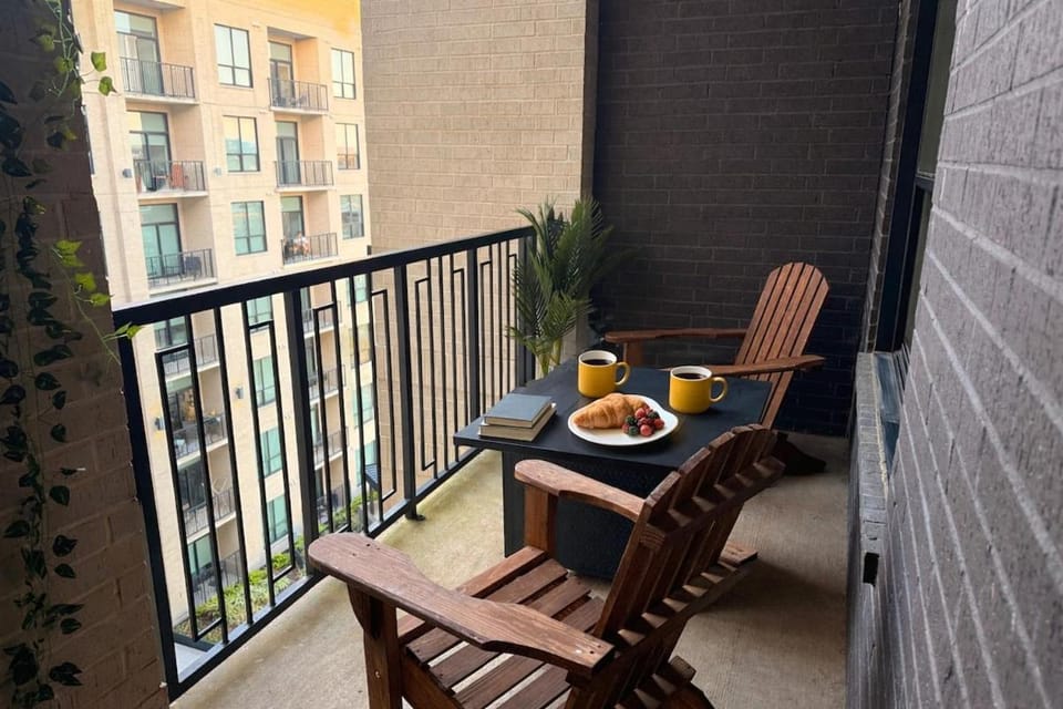 Walk to FIFA World Cup and Medical Center, 2BR Highrise Sleeps 5 Apartment in Houston