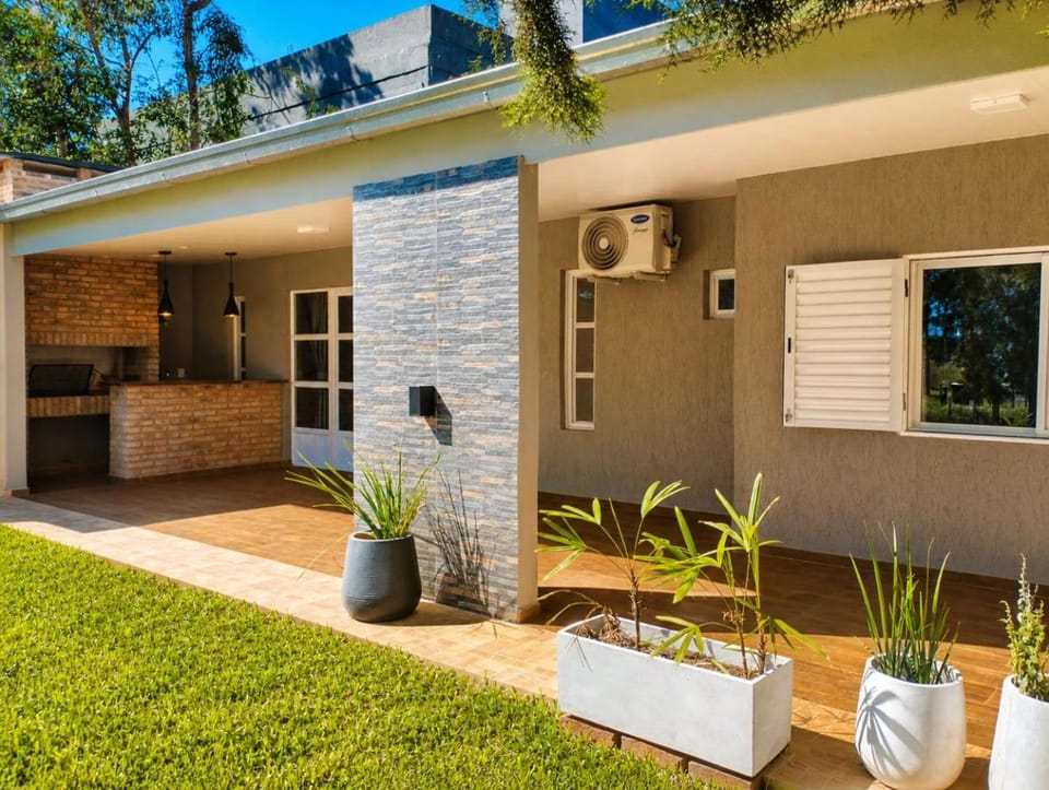 Patio, Spring, Day, Garden, Garden view, Quiet street view