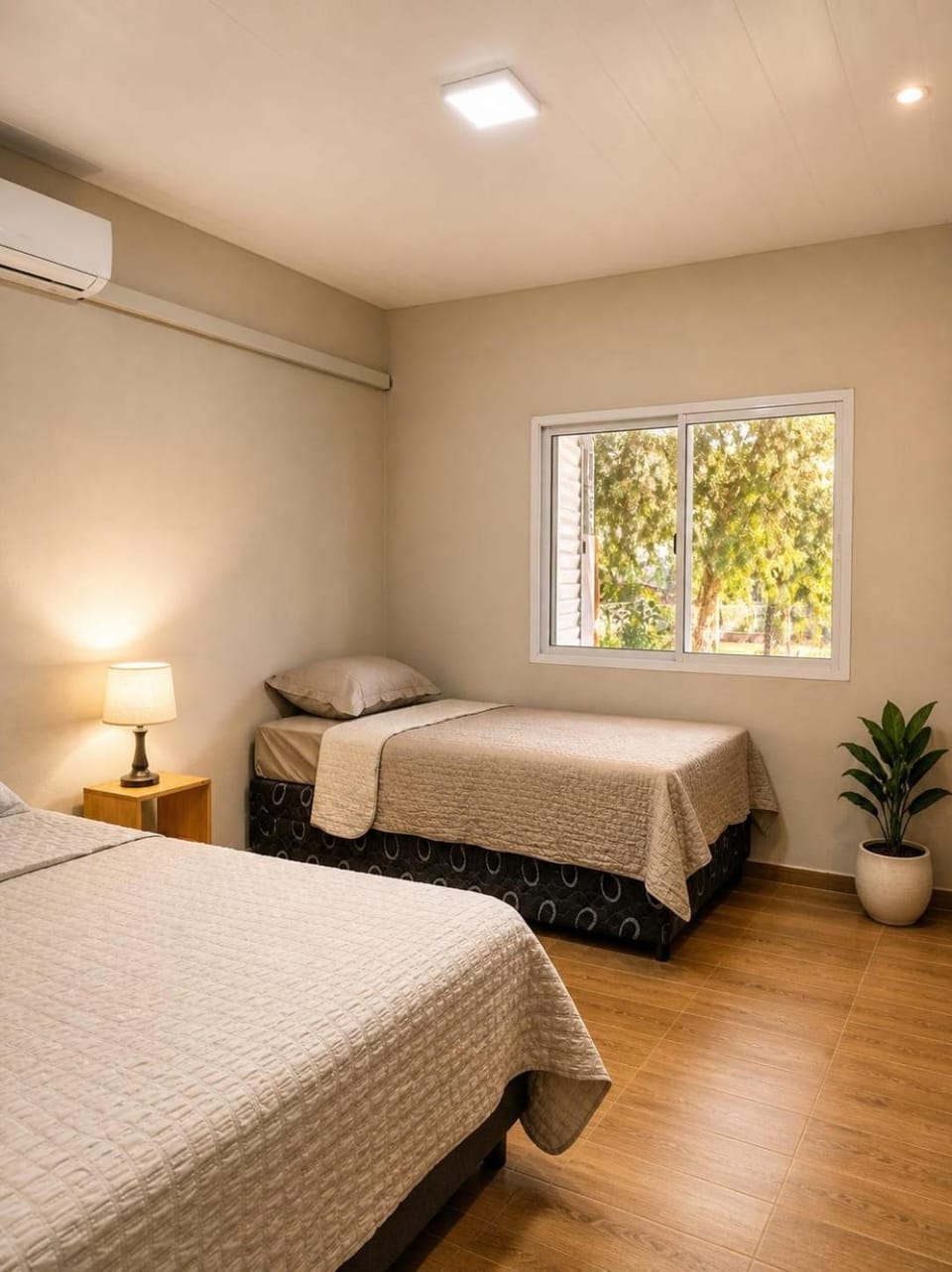 Bed, Photo of the whole room, Bedroom, air conditioner