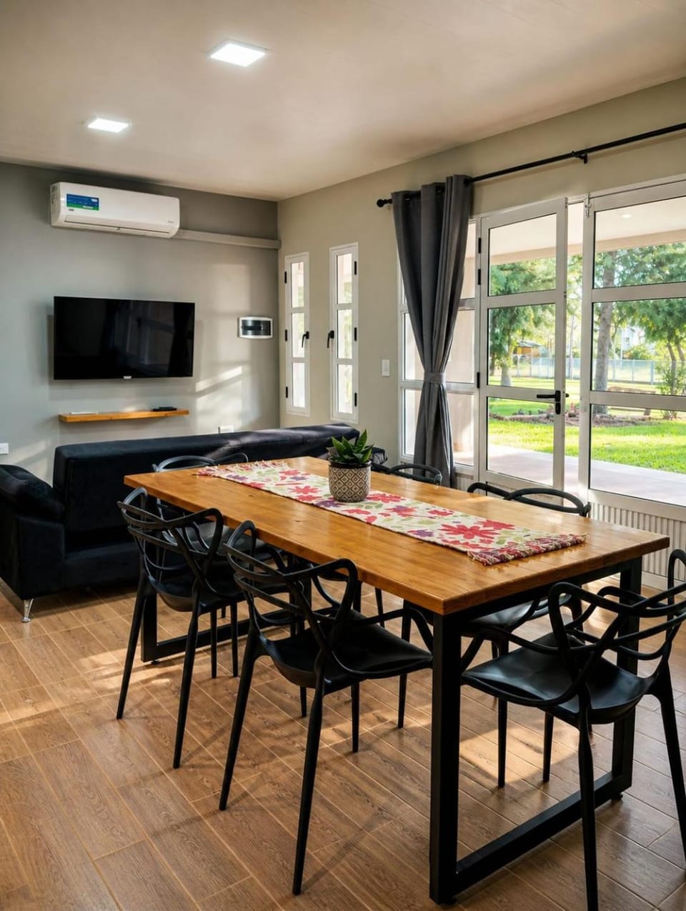 Communal lounge/ TV room, TV and multimedia, Living room, Seating area, Dining area, Evening entertainment, air conditioner