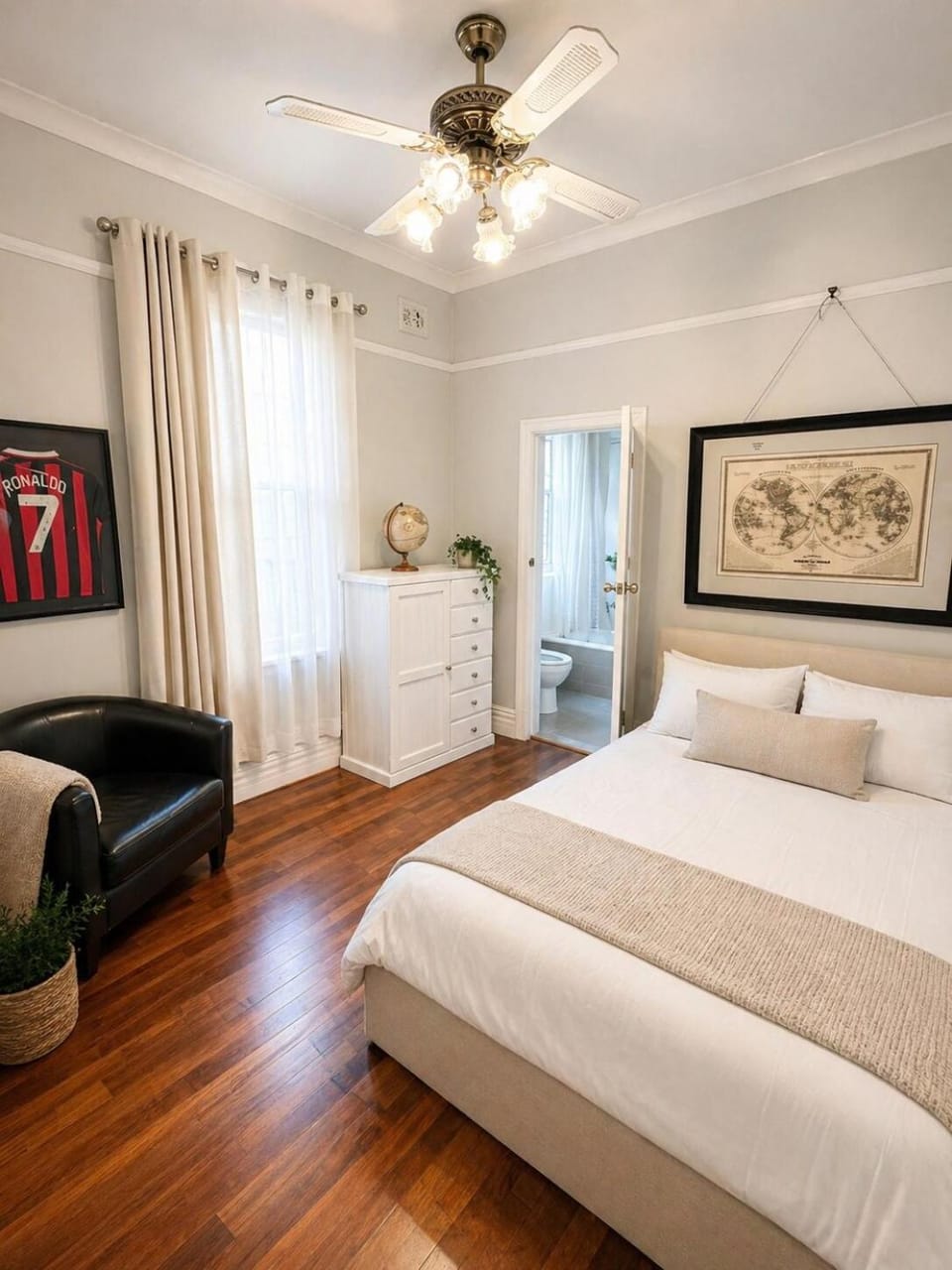 Bed, Photo of the whole room