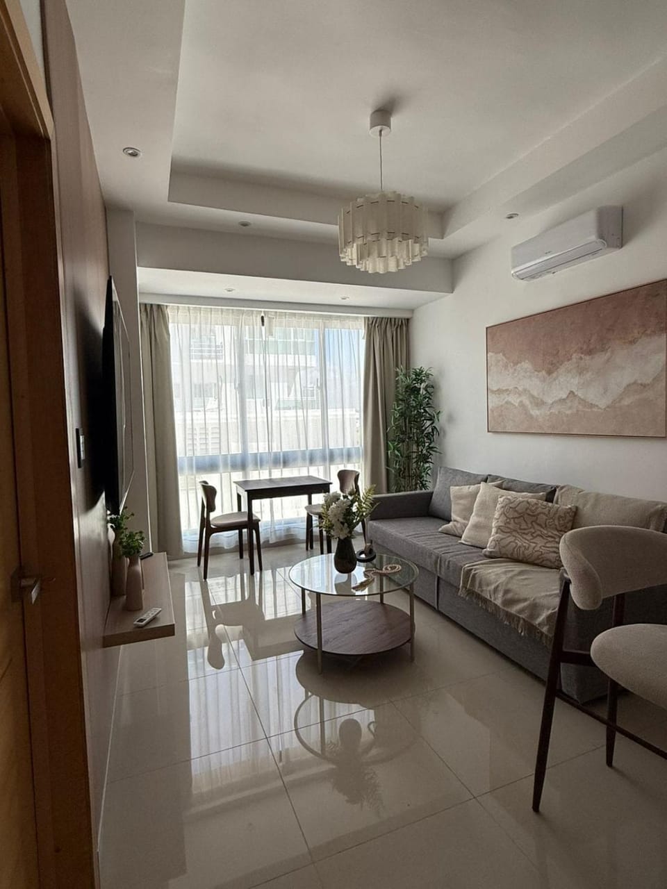 TV and multimedia, Living room, Dining area, air conditioner