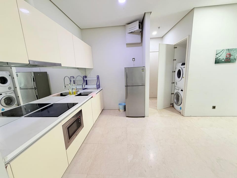 Kitchen or kitchenette, dishwasher, oven, stove
