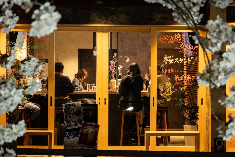 Restaurant/places to eat, Night, Lounge or bar, Food and drinks