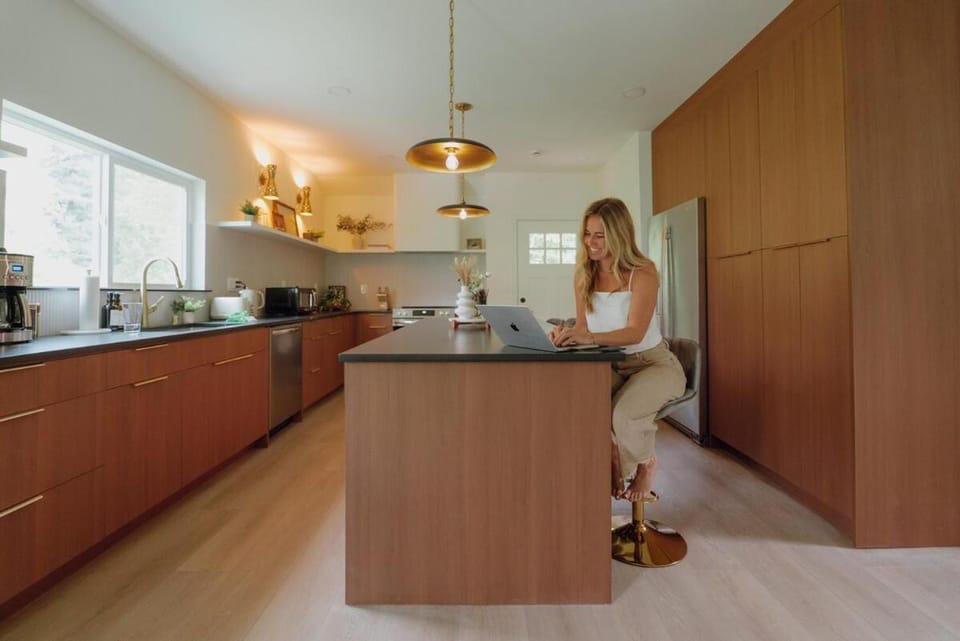 Two Homes Under One Roof Sleeps 14 4 Parking House in Phinney Ridge