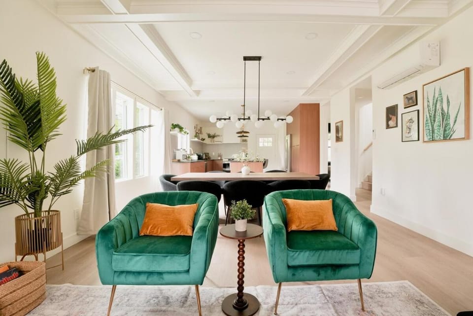 Two Homes Under One Roof Sleeps 14 4 Parking House in Phinney Ridge