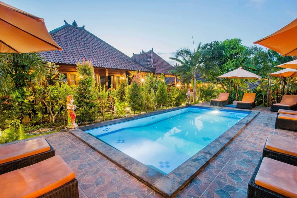Property building, Garden, Garden view, Pool view, Swimming pool, sunbed