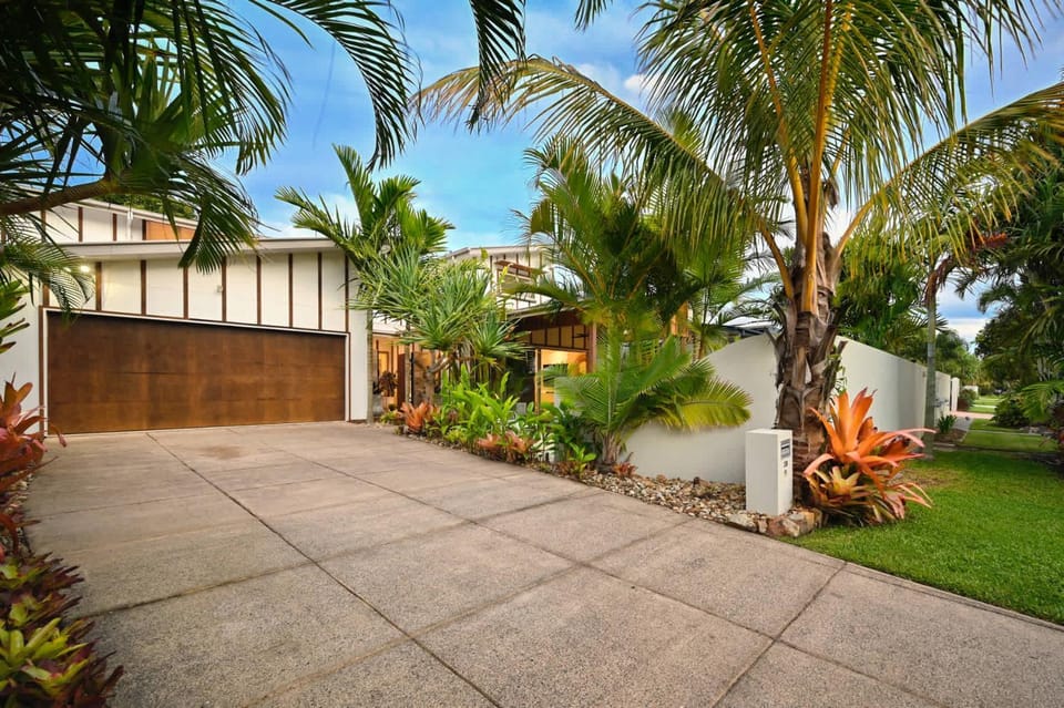 Property building, Garden