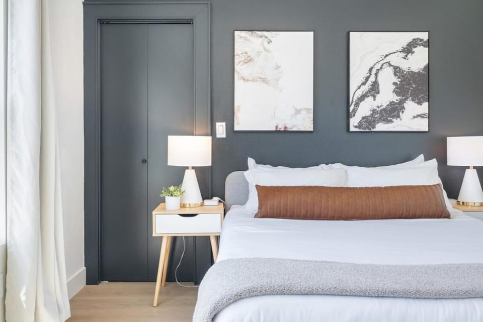 Newly Renovated 11 ppl Mins to WorldCup Cap Hill House in Capitol Hill