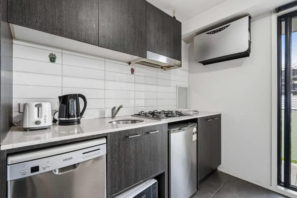 Affordable Studio, Steps to Box Hill Hospital Apartment in Melbourne