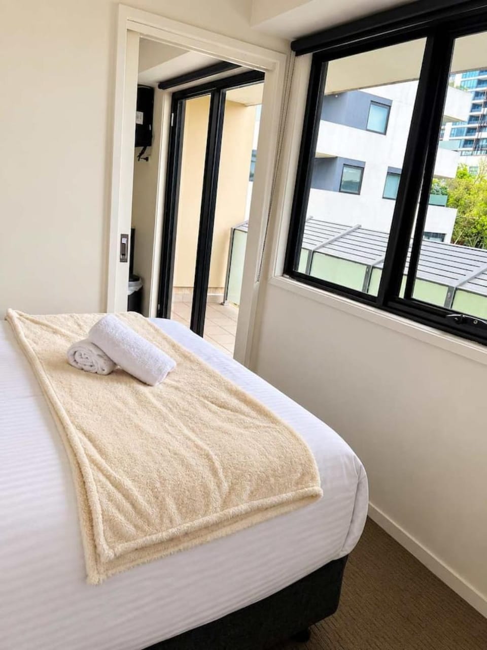 Affordable Studio, Steps to Box Hill Hospital Apartment in Melbourne