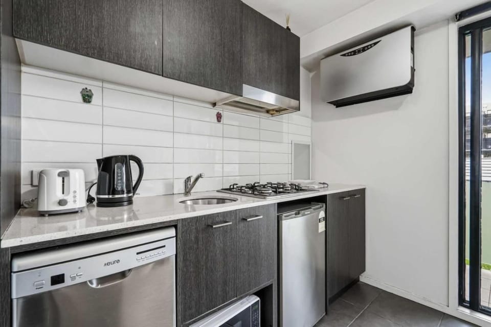 Affordable Studio, Steps to Box Hill Hospital Apartment in Melbourne