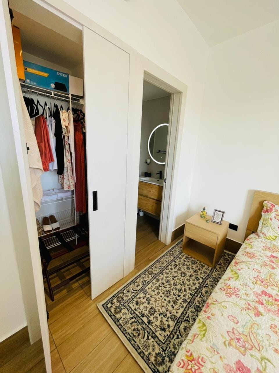 Decorative detail, Bedroom, storage, wardrobe