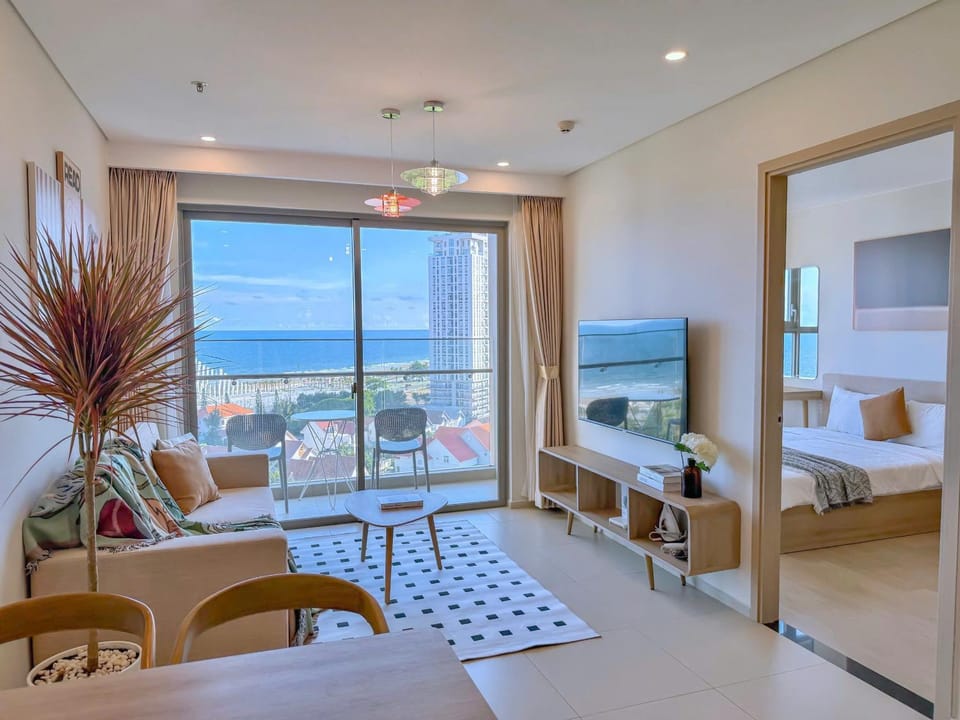 Bed, Natural landscape, TV and multimedia, View (from property/room), Balcony/Terrace, Living room, Photo of the whole room, Seating area, Dining area, Bedroom, Sea view
