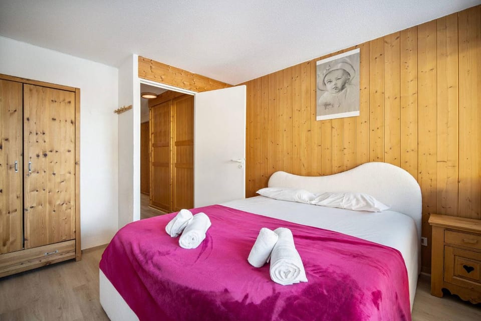 Ski-In and Out Mountain View Escape 47 Apartment in Les Allues