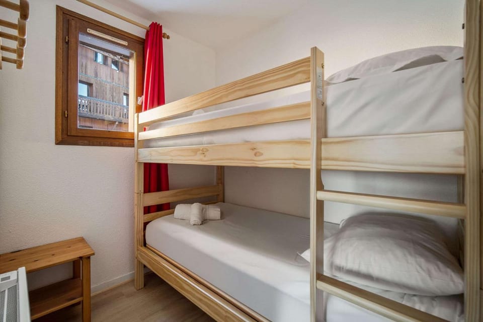 Ski-In and Out Mountain View Escape 47 Apartment in Les Allues