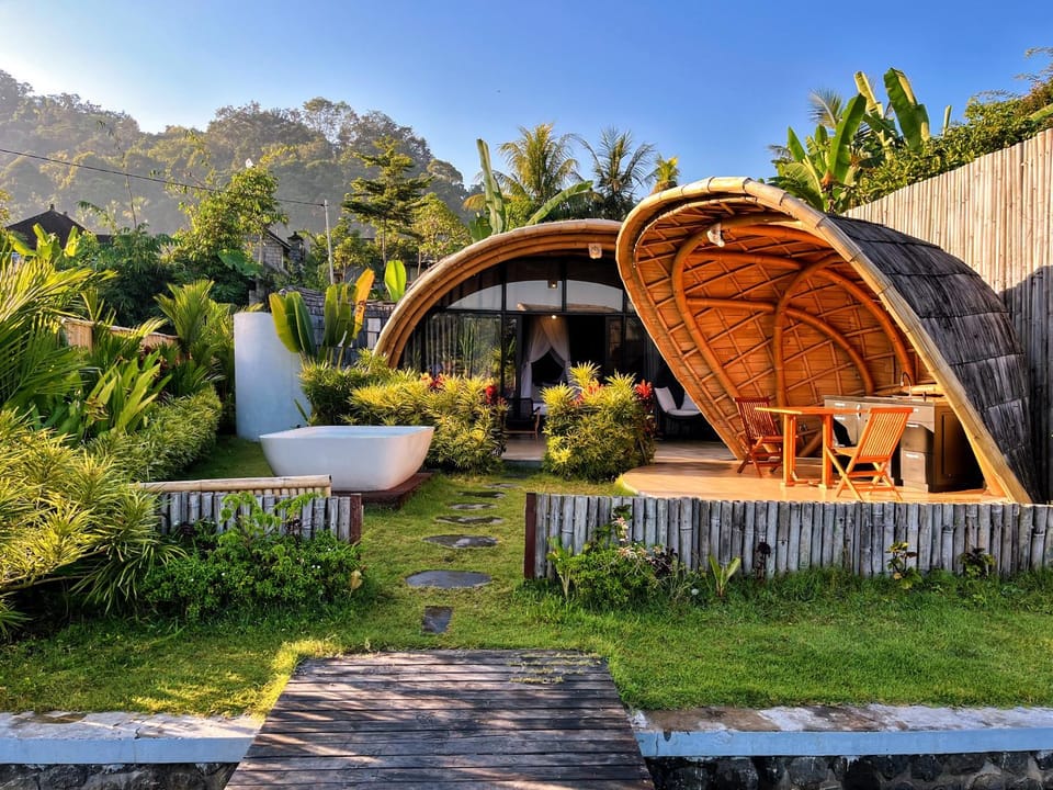 Circle House Bamboo Sidemen Villa in Sidemen