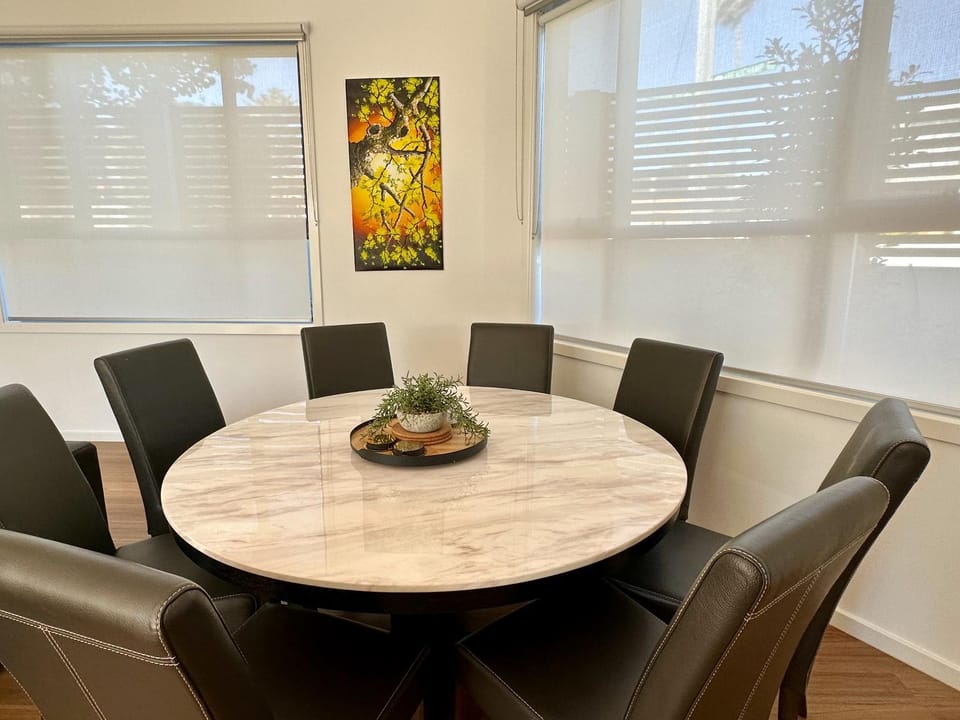 Seating area, Dining area