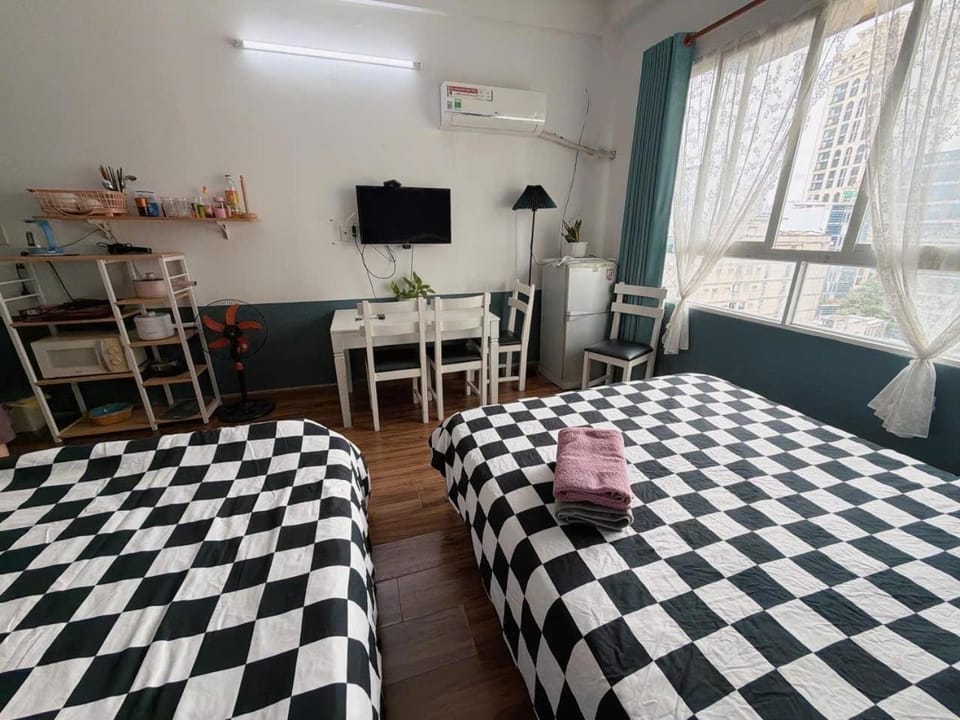 Bed, TV and multimedia, Photo of the whole room, Evening entertainment, Bedroom, towels, air conditioner