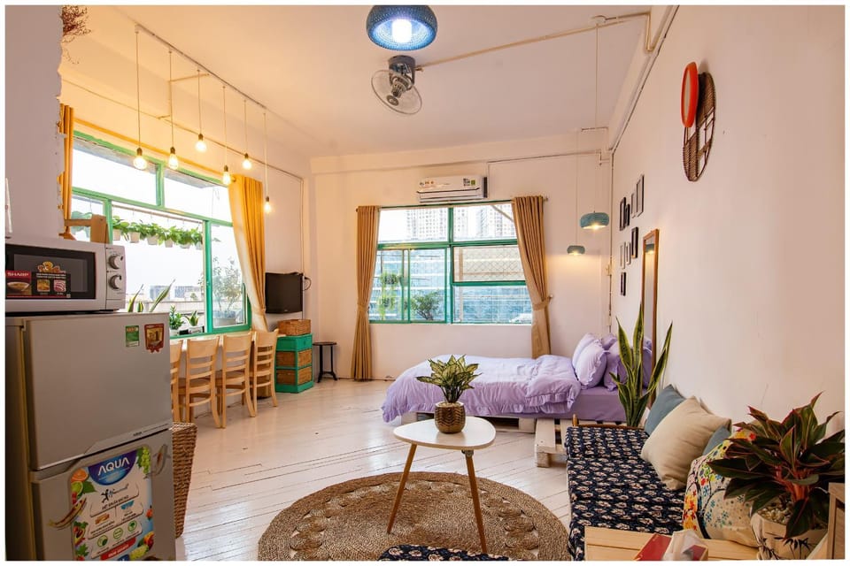 TV and multimedia, Living room, Seating area, Dining area, Evening entertainment, air conditioner