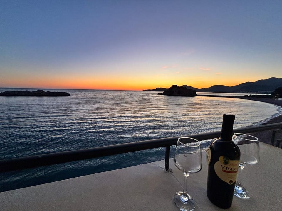 Iconic Sveti Stefan Island View Luxury - 3BR - Terrace - Frontline Beach Access - Free Parking Apartment in Sveti Stefan
