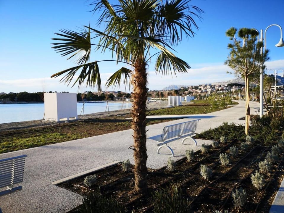 Apartment La-Le-100m from new beach Apartment in Podstrana