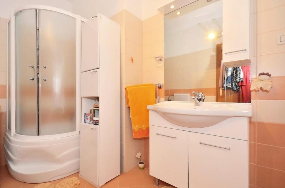 Apartment La-Le-100m from new beach Apartment in Podstrana