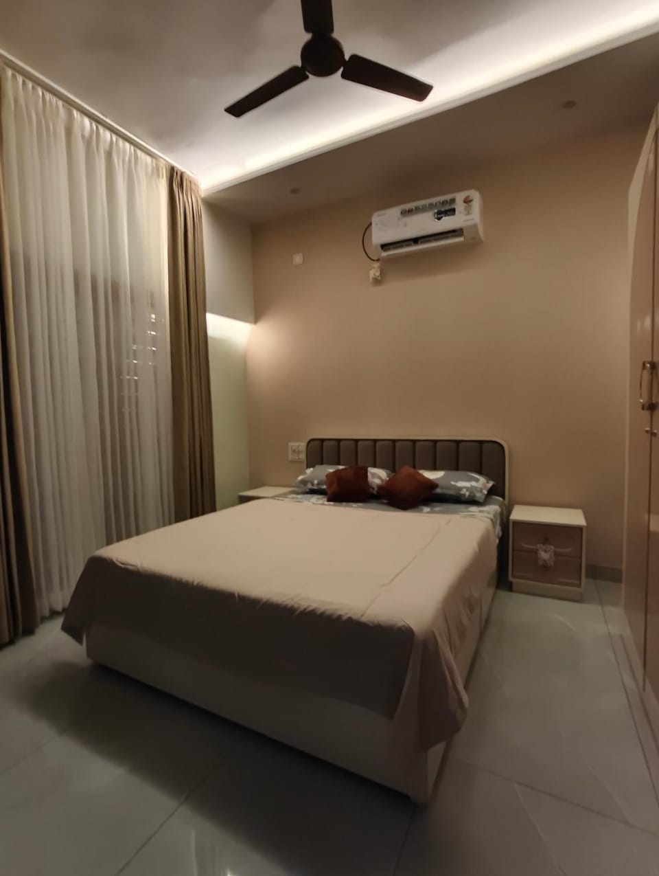 Bed, Bedroom, air conditioner