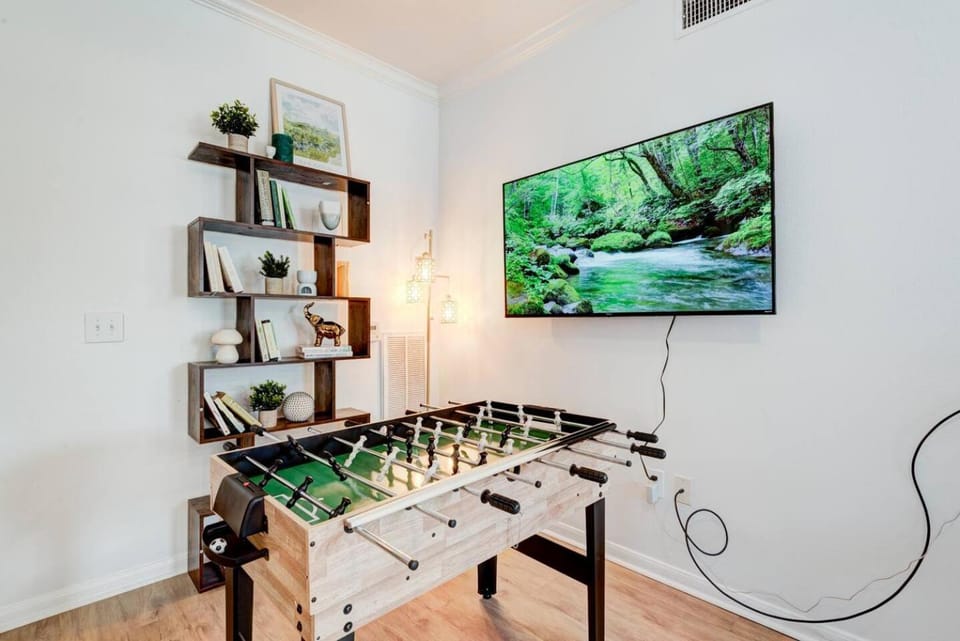 Family Retreat 2BD/2BA | Pool |TMC & NRG| Sleeps 8 Apartment in Houston