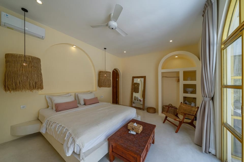 Casa Mara - 2BR Tropical Villa Canggu, Walk to Beach & Cafés! Villa in North Kuta
