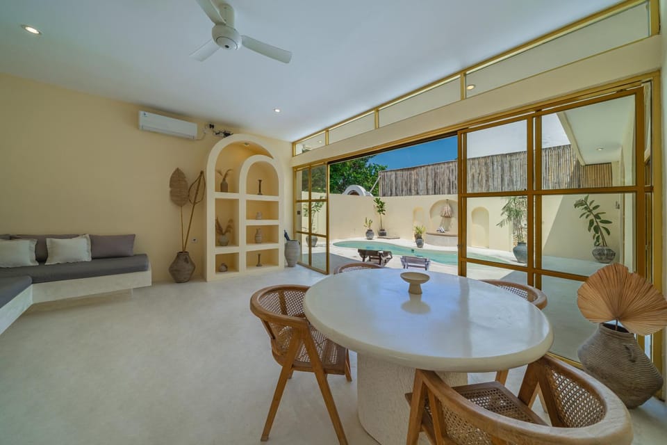 Casa Mara - 2BR Tropical Villa Canggu, Walk to Beach & Cafés! Villa in North Kuta
