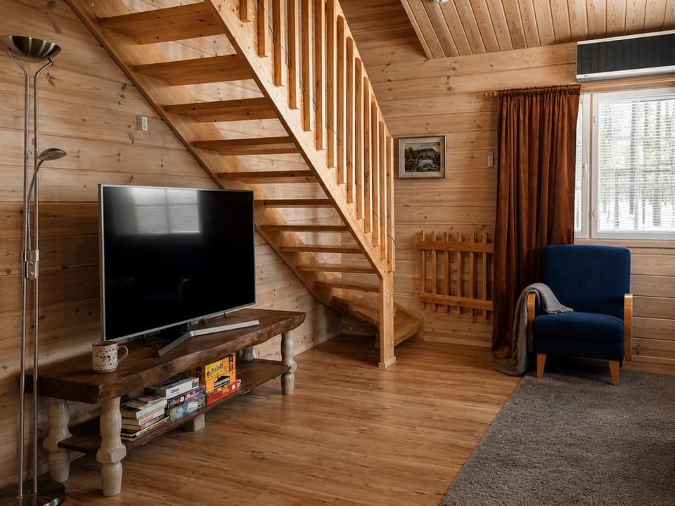 TV and multimedia, Living room, Seating area, Evening entertainment