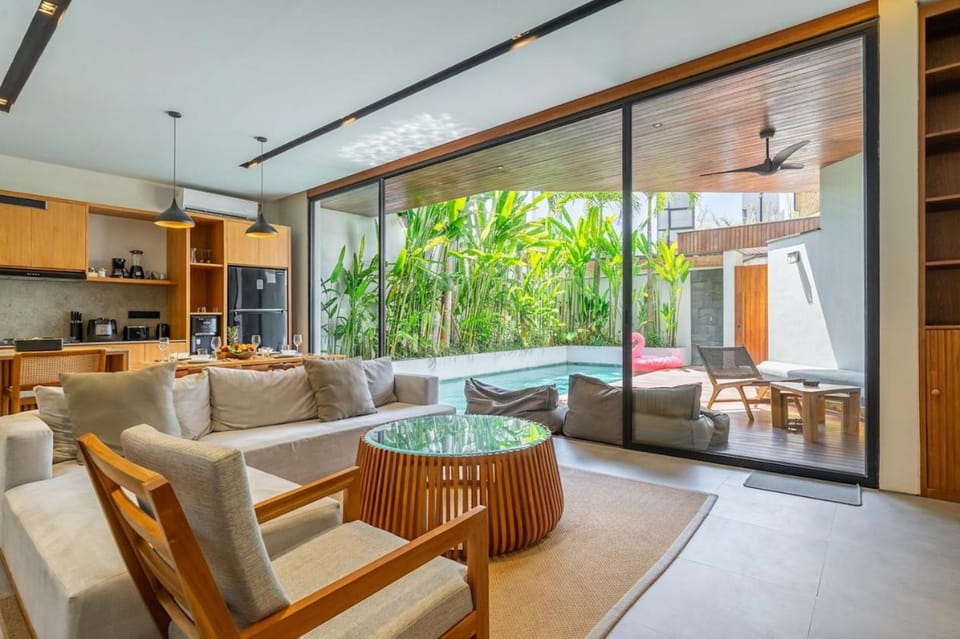 Kitchen or kitchenette, Living room, Dining area