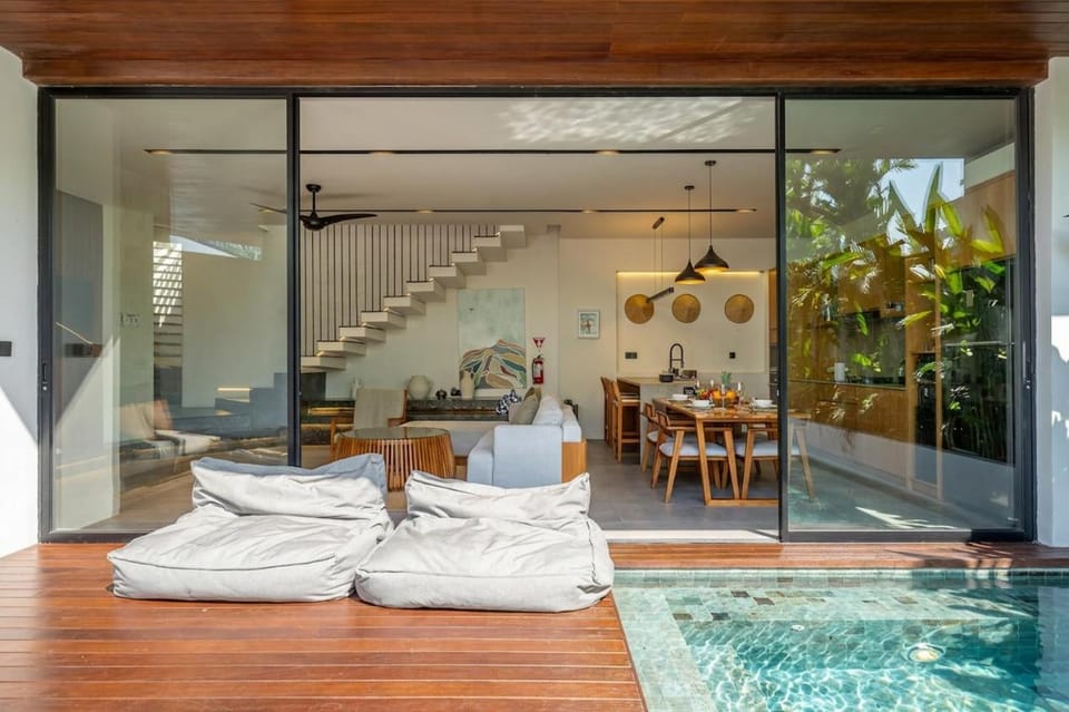 Patio, Living room, Swimming pool