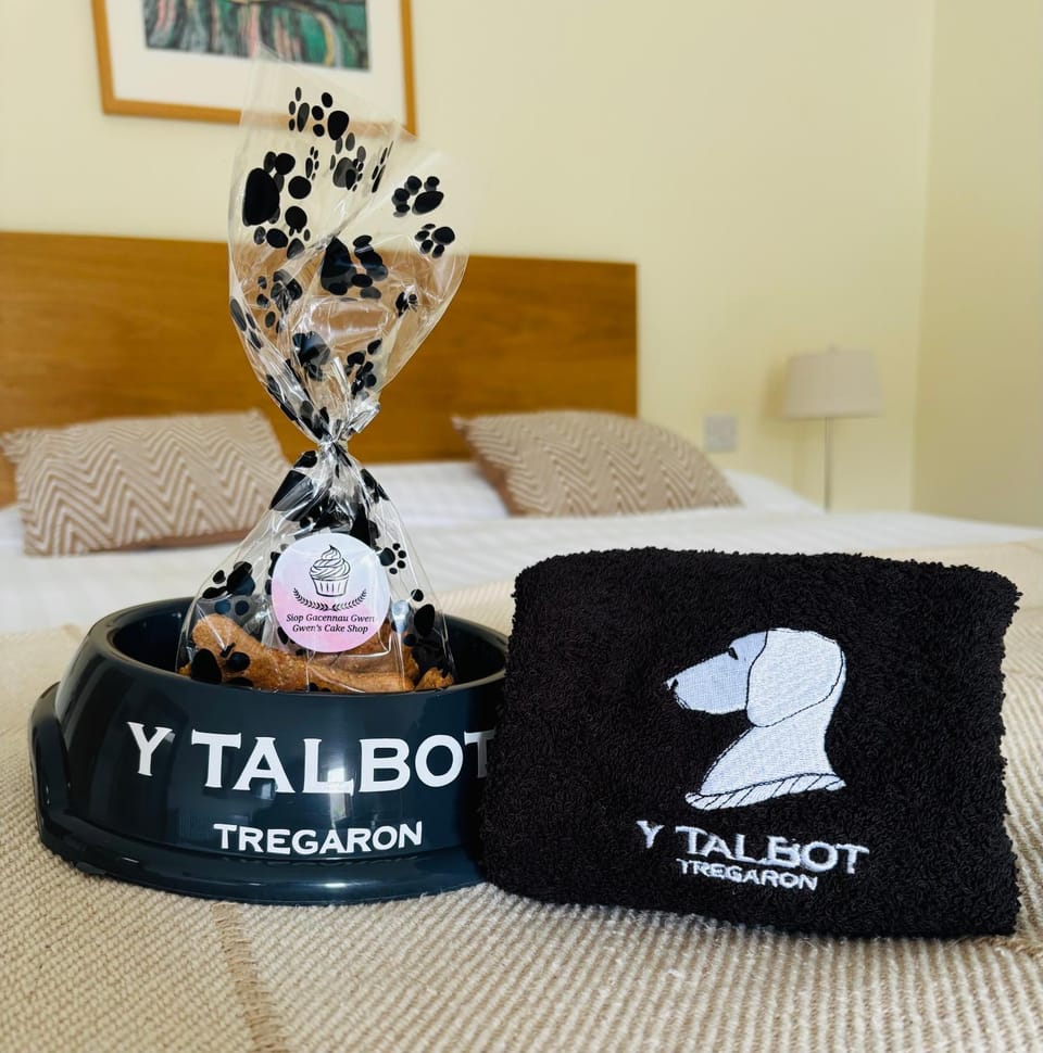 Bedroom, Pets, pet friendly