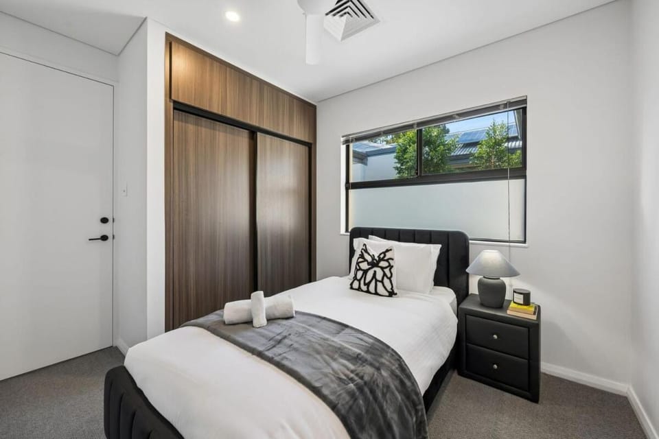 Modern 2BR Shenton Park & Subiaco near QEII & UWA Apartment in Perth