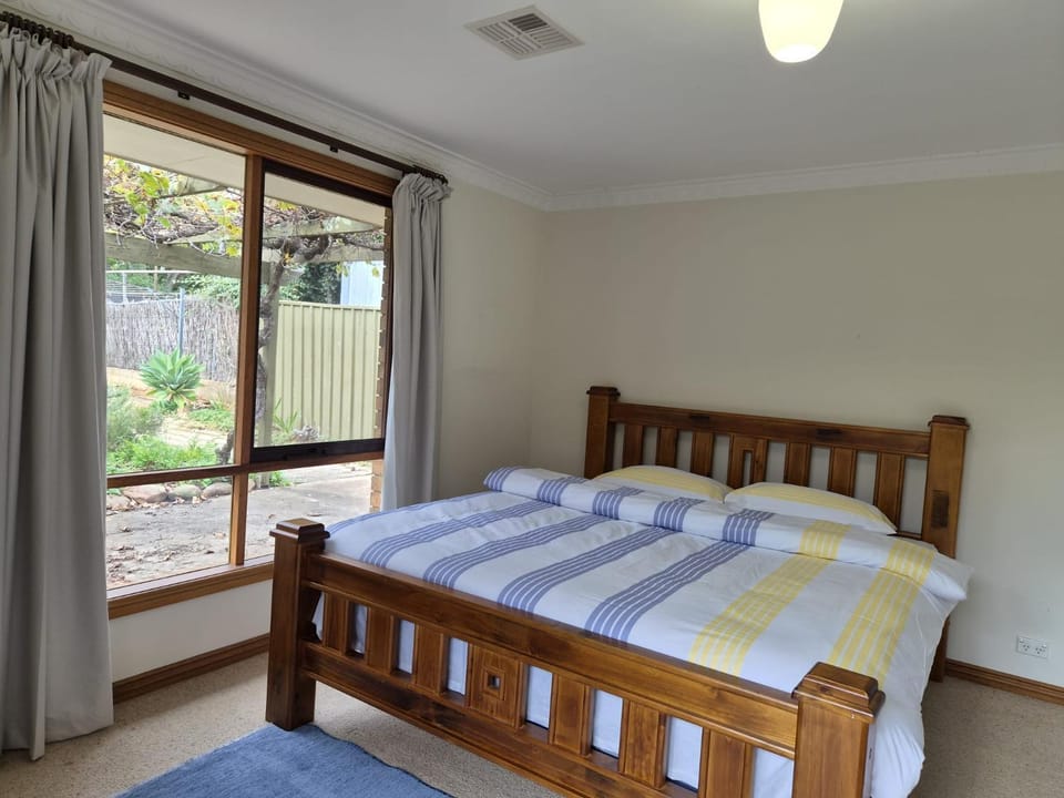 Quiet 3BR Family Home Near Adelaide CBD - Myrtle Bank Apartment in Adelaide