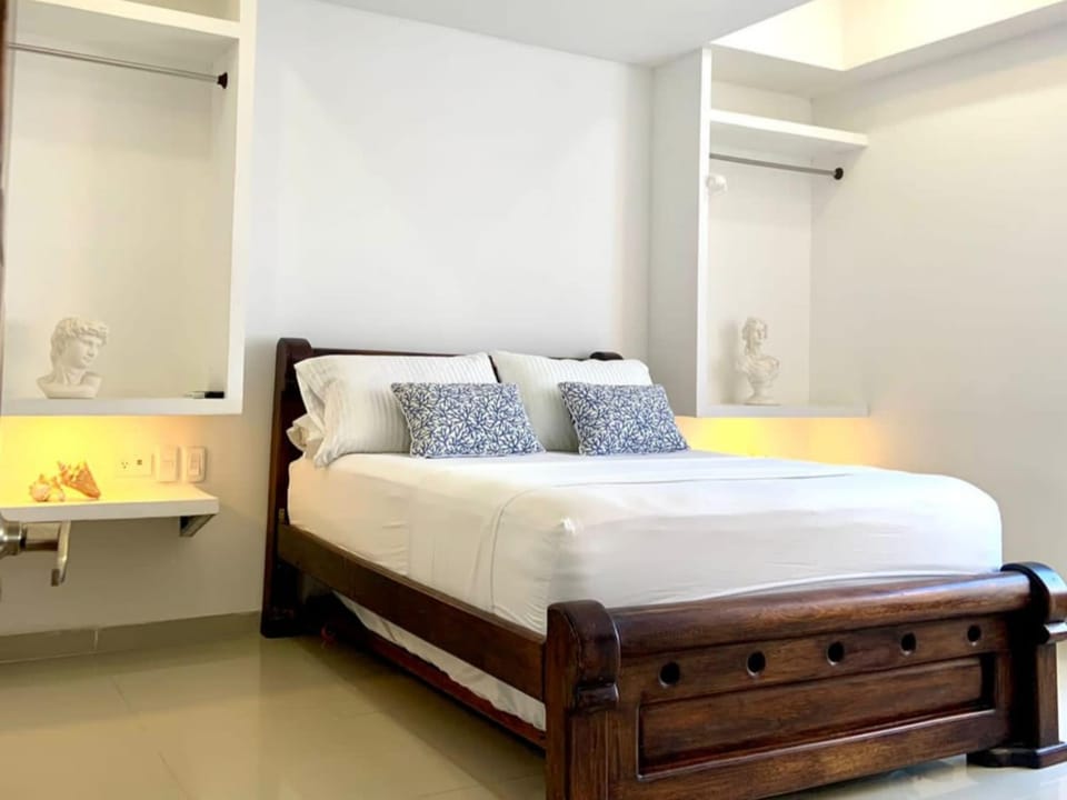 Photo of the whole room, Bedroom