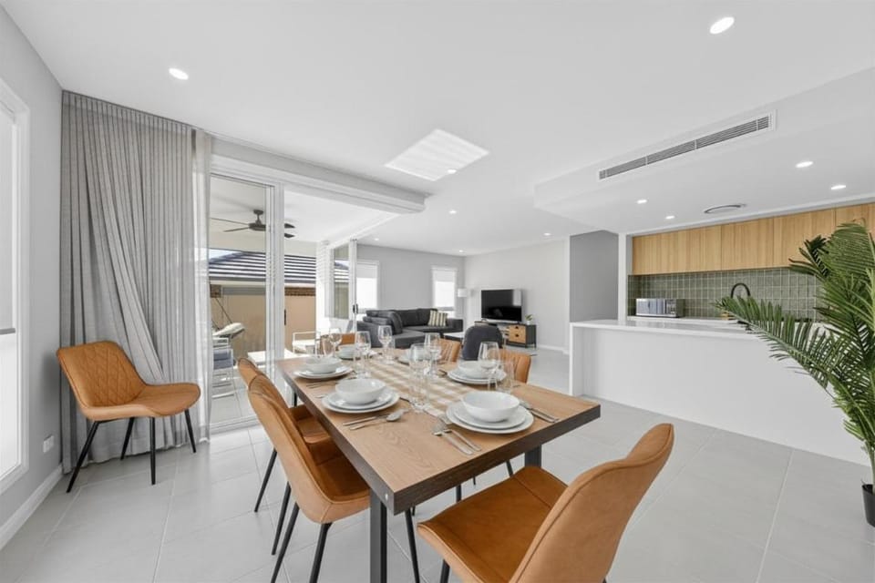 Huntlee Hideaway | 5BR Stay at Hunter Region House in North Rothbury