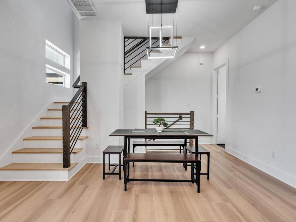 Near NRG + MD Anderson | Garage | King bed | WiFi House in Houston