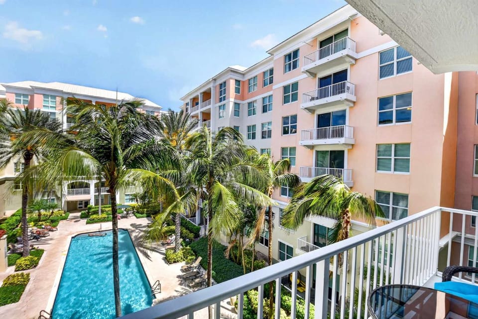 Moorings Pool Overview Resort House in Lantana